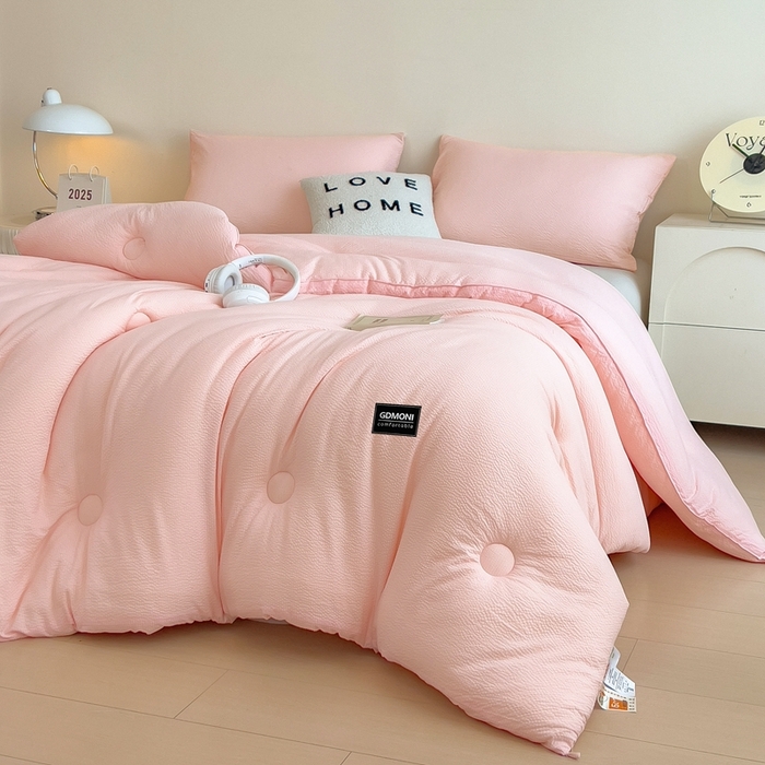 91家纺网 家纺一手货源 找家纺 宝士康家纺 2025新款10A抗菌泡泡棉大豆冬被暖肤粉