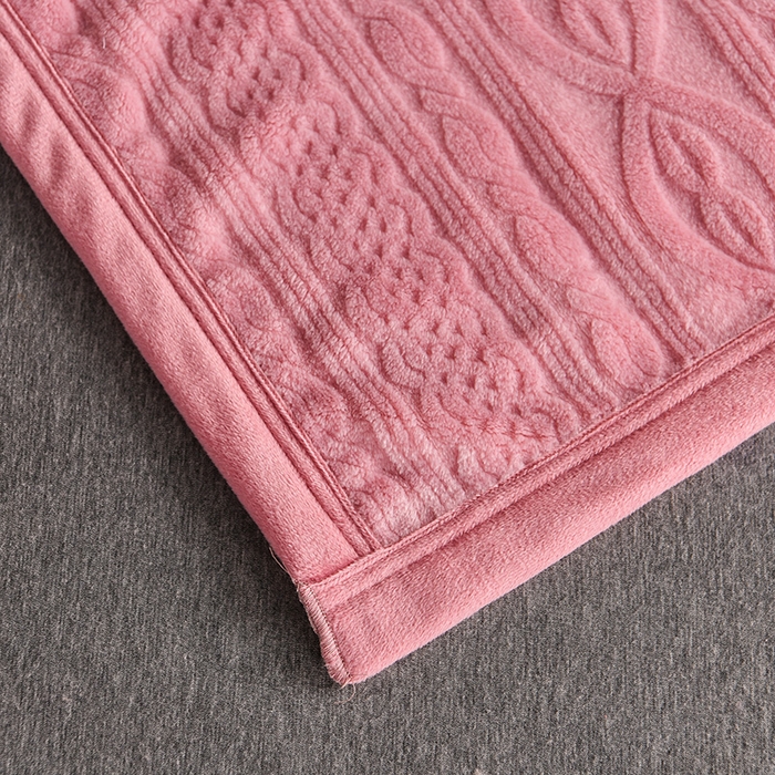 91家纺网 家纺一手货源 找家纺 小牛席业 2025新款7D雕花牛奶绒毛毯 粉色