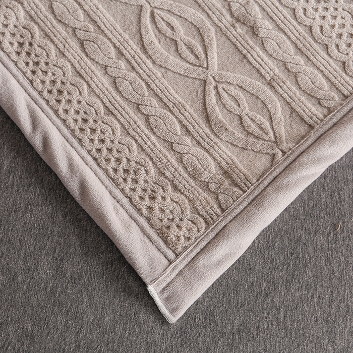 91家纺网 家纺一手货源 找家纺 小牛席业 2025新款7D雕花牛奶绒毛毯 米色