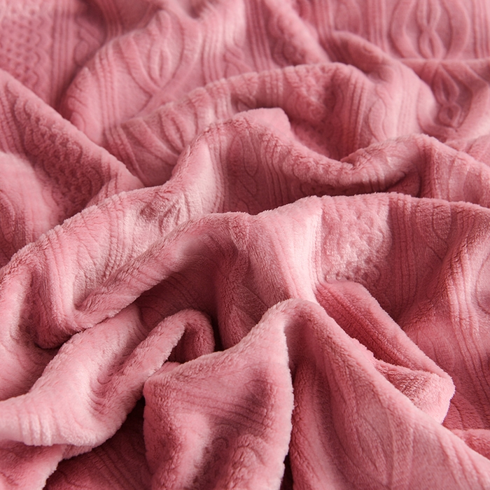 91家纺网 家纺一手货源 找家纺 小牛席业 2025新款7D雕花牛奶绒毛毯 粉色
