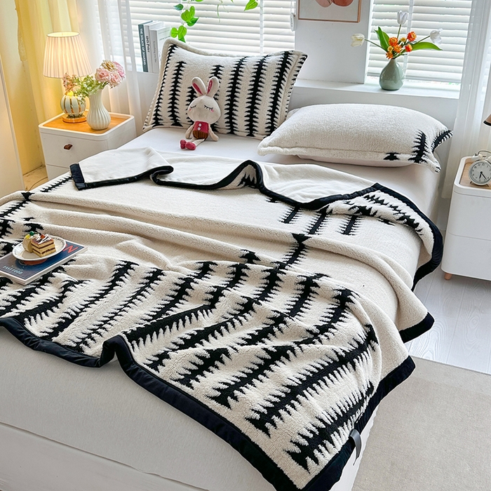 91家纺网 家纺一手货源 找家纺 悦织湾家纺 2025新款黑白阳离子云锦绒复合多功能毛毯休闲盖毯绒毯毯子跨境专供 节节高