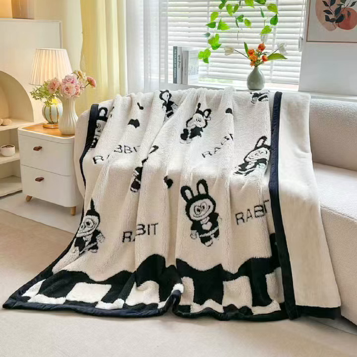 91家纺网 家纺一手货源 找家纺 悦织湾家纺 2025新款黑白阳离子云锦绒复合多功能毛毯休闲盖毯绒毯毯子跨境专供 小布布