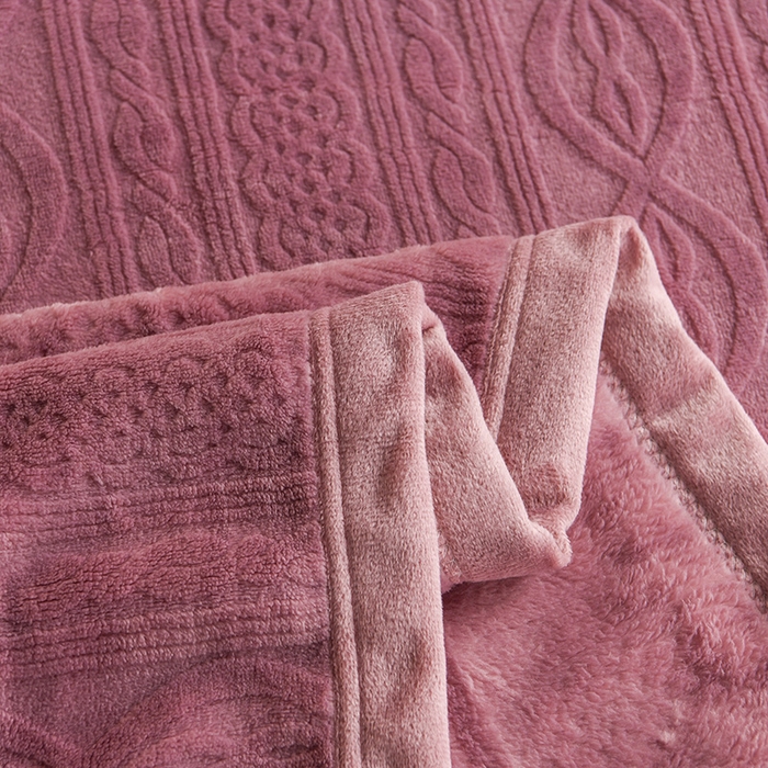 91家纺网 家纺一手货源 找家纺 小牛席业 2025新款7D雕花牛奶绒毛毯 紫色