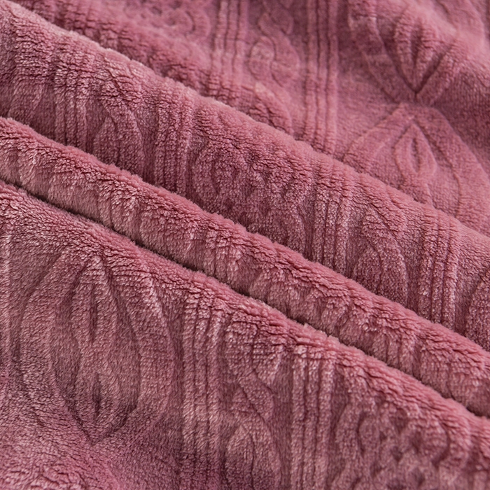 91家纺网 家纺一手货源 找家纺 小牛席业 2025新款7D雕花牛奶绒毛毯 紫色