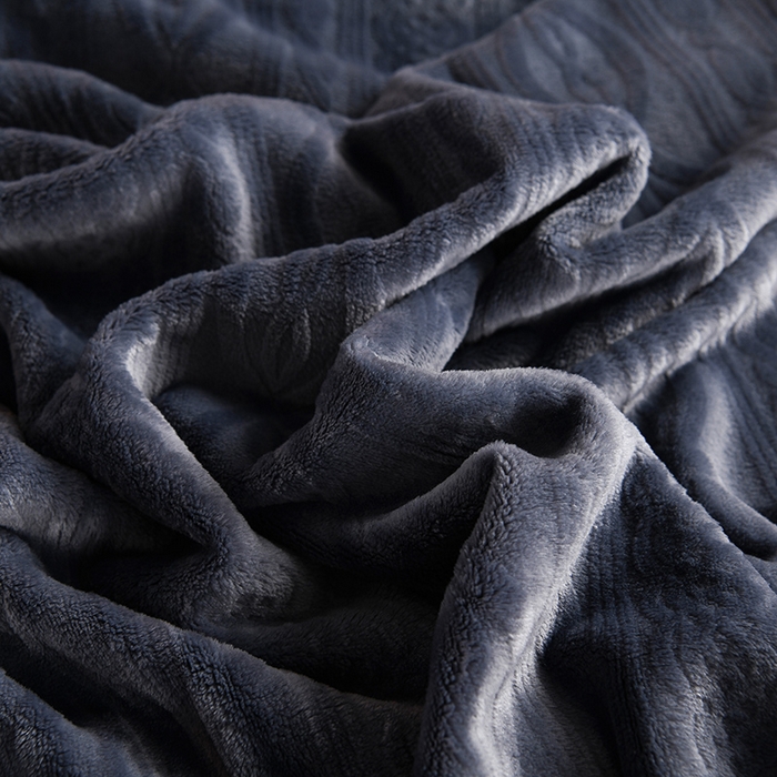 91家纺网 家纺一手货源 找家纺 小牛席业 2025新款7D雕花牛奶绒毛毯 蓝灰