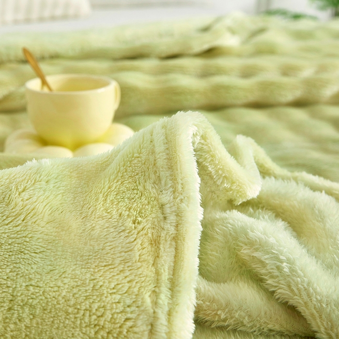 91家纺网 家纺一手货源 找家纺 肖恩毯业 2025新款托斯卡纳兔毛绒炫彩毛毯泡泡绒牛奶绒毯沙发盖毯跨境专供外贸出口可定制尺寸量大可谈 炫彩果绿