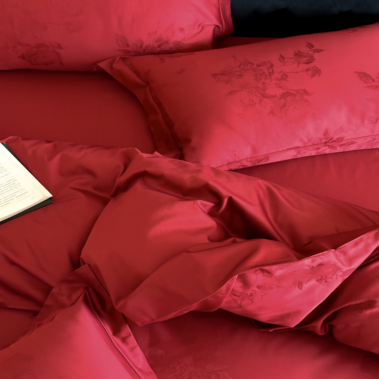 91家纺网 家纺一手货源 找家纺 太古汇家居 2025新款全棉纯棉提花“花屿寻”系列四件套 花屿寻—珊瑚红