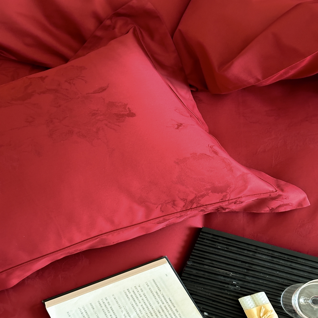 91家纺网 家纺一手货源 找家纺 太古汇家居 2025新款全棉纯棉提花“花屿寻”系列四件套 花屿寻—珊瑚红