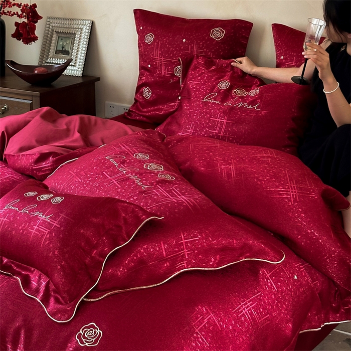 91家纺网 家纺一手货源 找家纺 宏羽纺家纺 2025新款全棉100%全棉新中式婚庆多件套 纯棉时尚-玫瑰花海