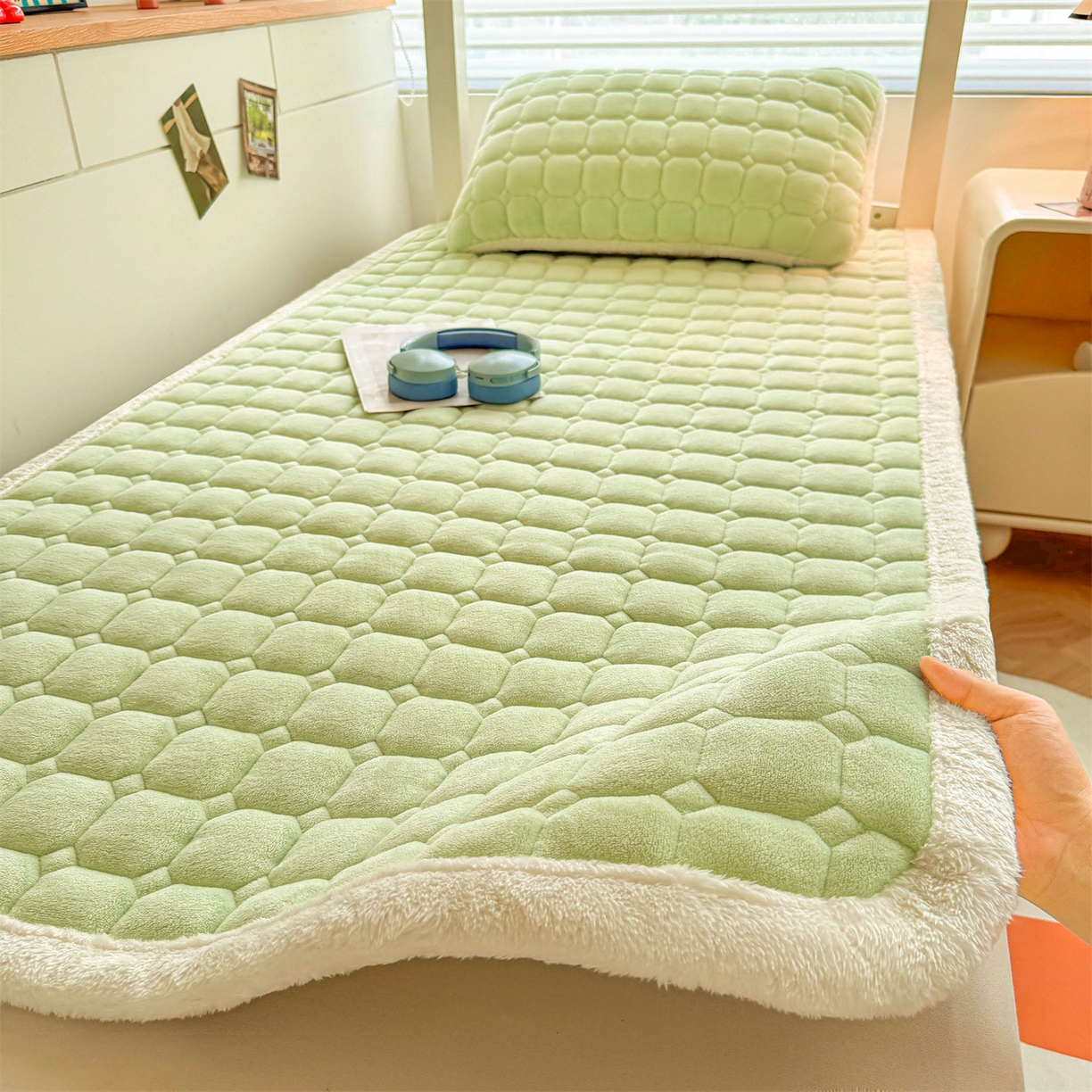 91家纺网 家纺一手货源 找家纺 雯豆家纺 雯豆2025冬季新品牛奶绒床垫床护垫学生上下铺床褥子纯色绒垫子牛奶绒床褥-薄荷绿