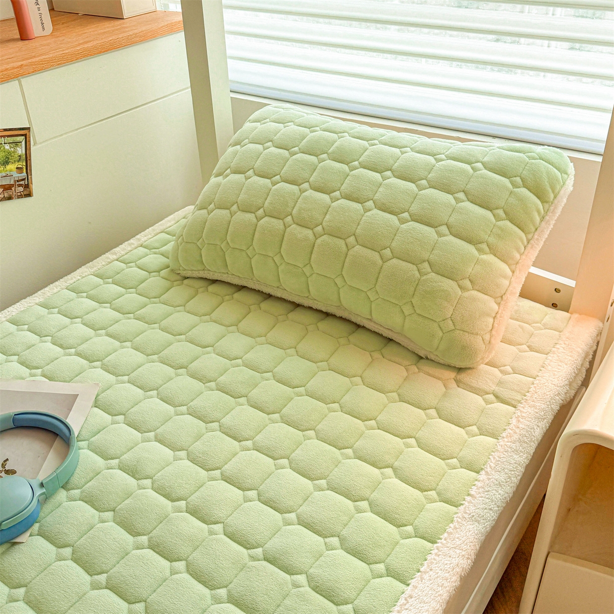 91家纺网 家纺一手货源 找家纺 雯豆家纺 雯豆2025冬季新品牛奶绒床垫床护垫学生上下铺床褥子纯色绒垫子牛奶绒床褥-薄荷绿