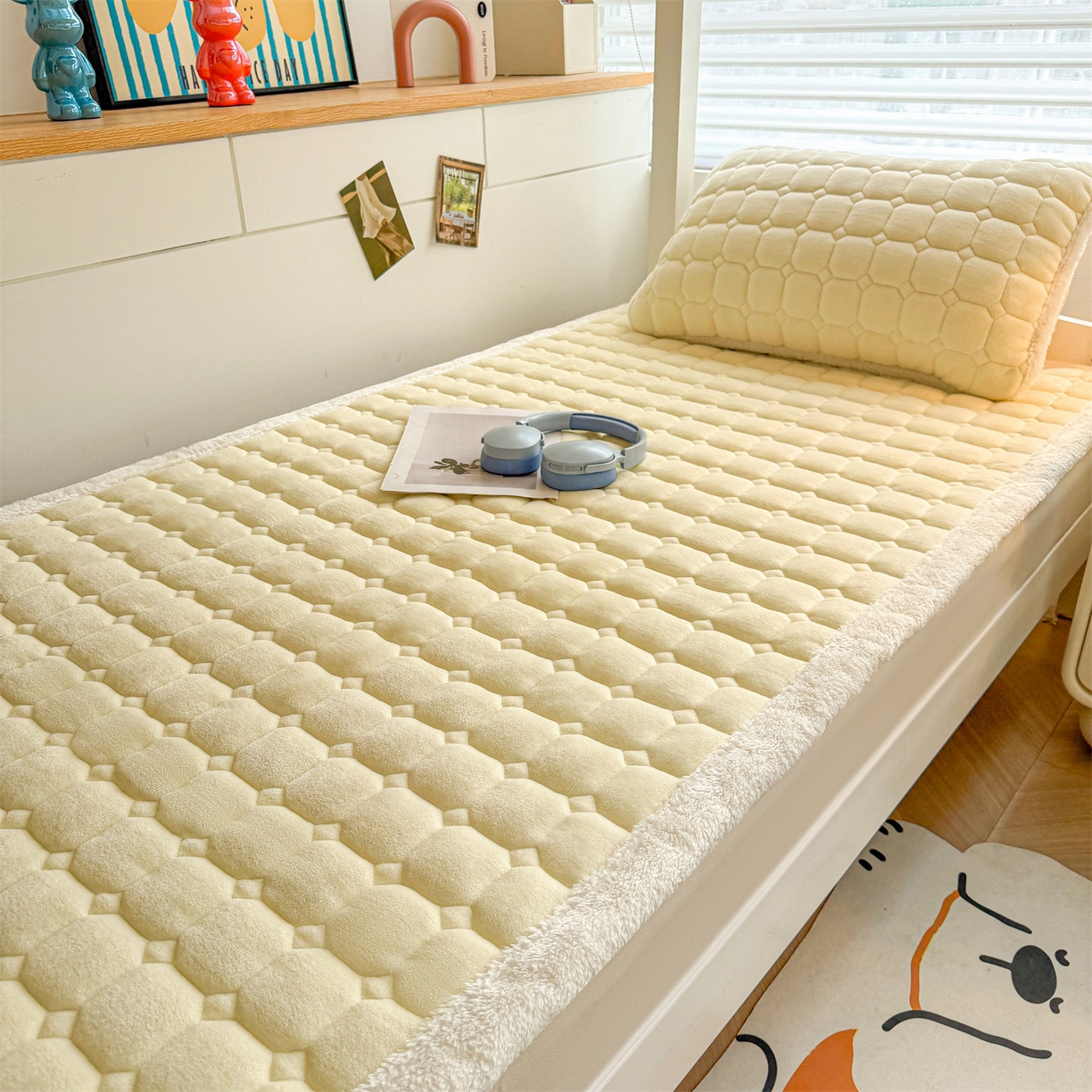 91家纺网 家纺一手货源 找家纺 雯豆家纺 雯豆2025冬季新品牛奶绒床垫床护垫学生上下铺床褥子纯色绒垫子牛奶绒床褥-点黄