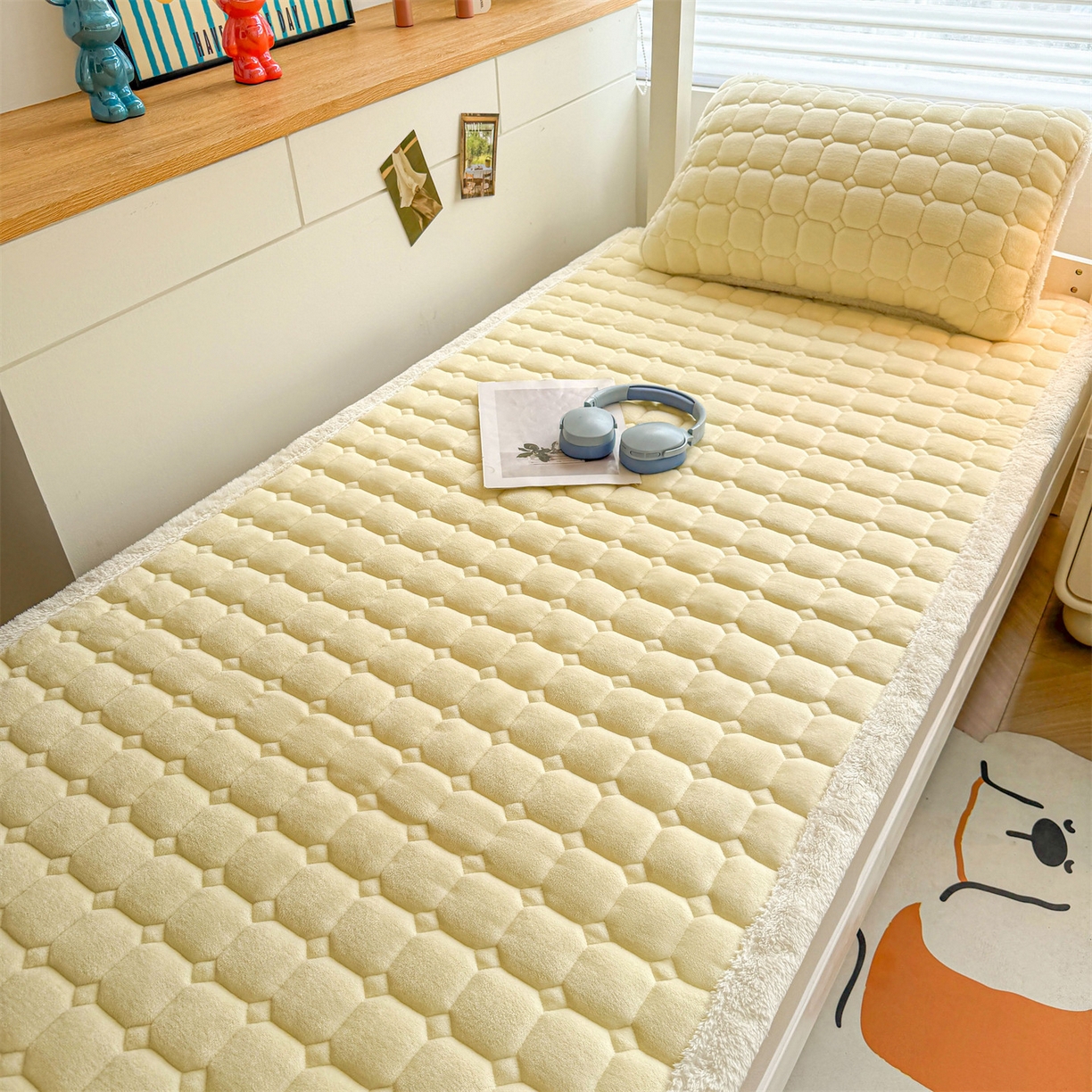 91家纺网 家纺一手货源 找家纺 雯豆家纺 雯豆2025冬季新品牛奶绒床垫床护垫学生上下铺床褥子纯色绒垫子牛奶绒床褥-点黄