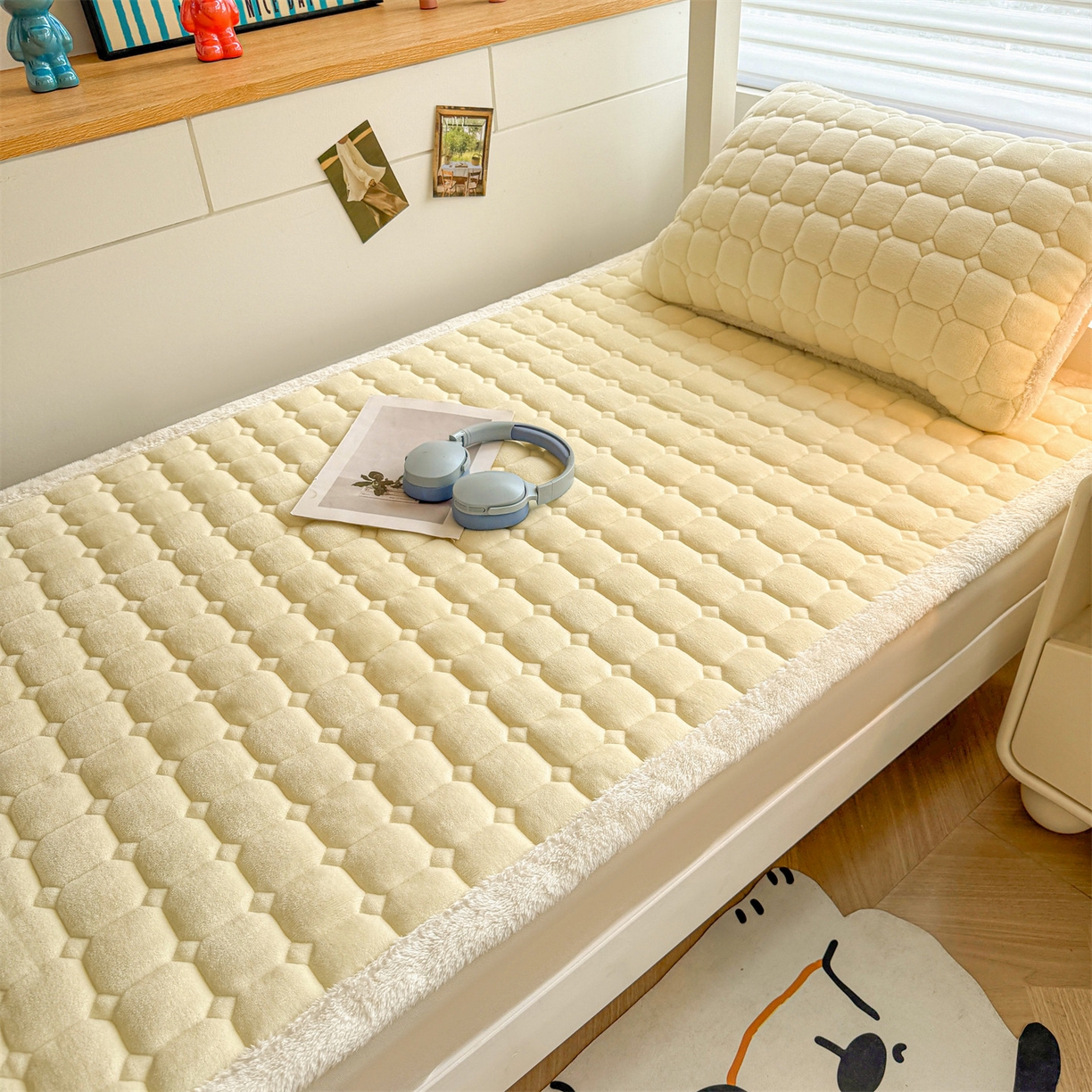 91家纺网 家纺一手货源 找家纺 雯豆家纺 雯豆2025冬季新品牛奶绒床垫床护垫学生上下铺床褥子纯色绒垫子牛奶绒床褥-点黄