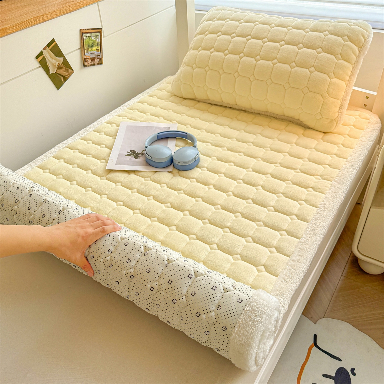 91家纺网 家纺一手货源 找家纺 雯豆家纺 雯豆2025冬季新品牛奶绒床垫床护垫学生上下铺床褥子纯色绒垫子牛奶绒床褥-点黄