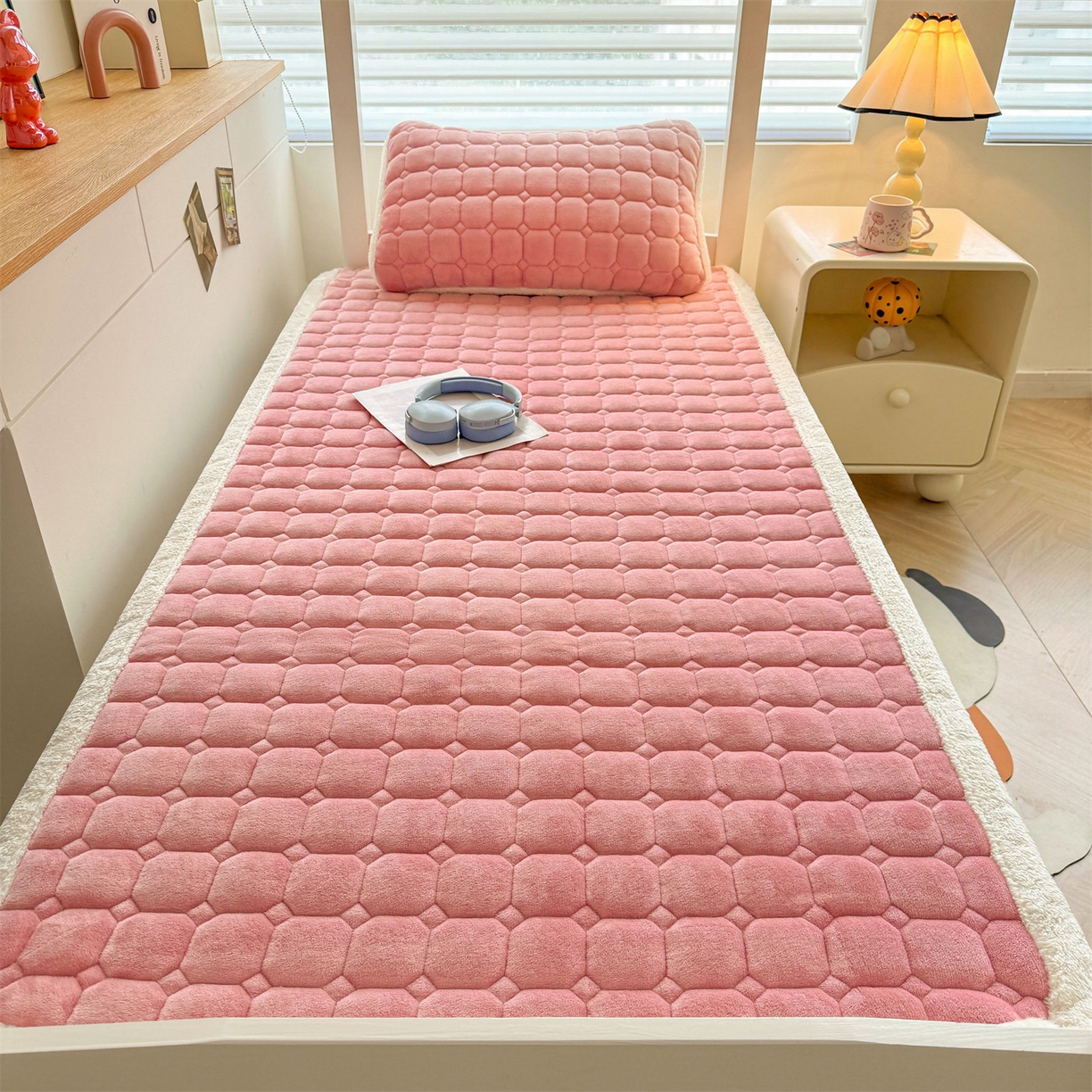 91家纺网 家纺一手货源 找家纺 雯豆家纺 雯豆2025冬季新品牛奶绒床垫床护垫学生上下铺床褥子纯色绒垫子牛奶绒床褥-格调粉