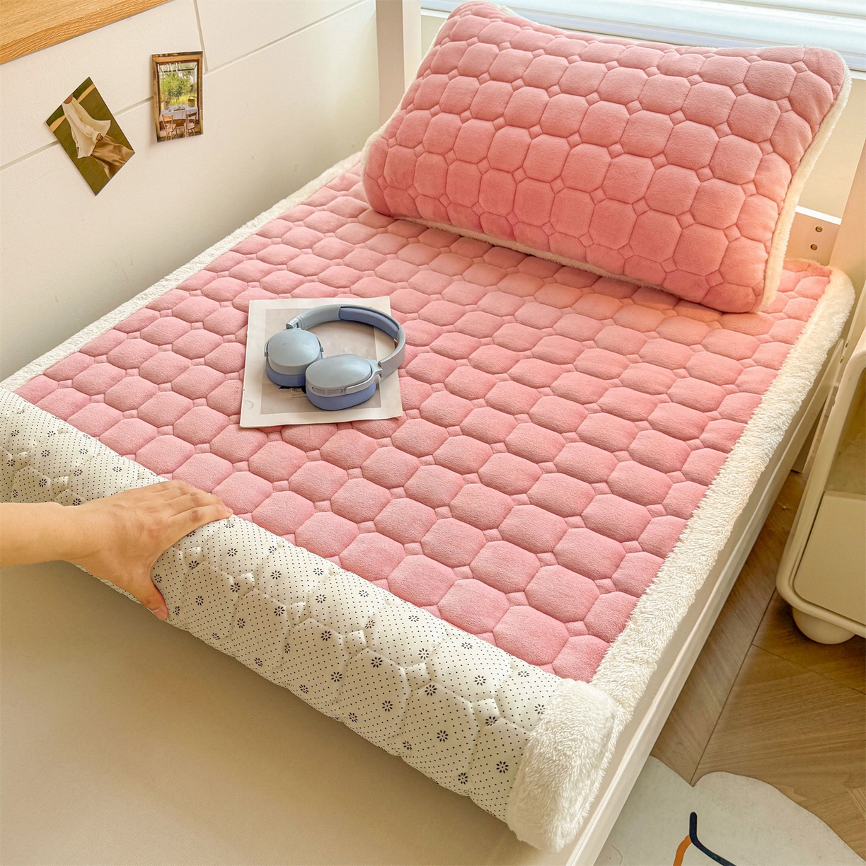 91家纺网 家纺一手货源 找家纺 雯豆家纺 雯豆2025冬季新品牛奶绒床垫床护垫学生上下铺床褥子纯色绒垫子牛奶绒床褥-格调粉