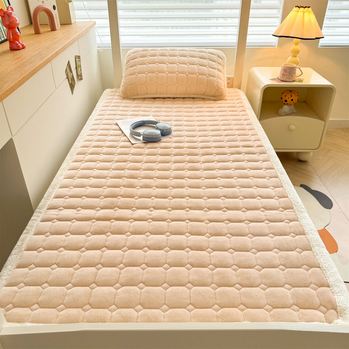 91家纺网 家纺一手货源 找家纺 雯豆家纺 雯豆2025冬季新品牛奶绒床垫床护垫学生上下铺床褥子纯色绒垫子牛奶绒床褥-山茶杏