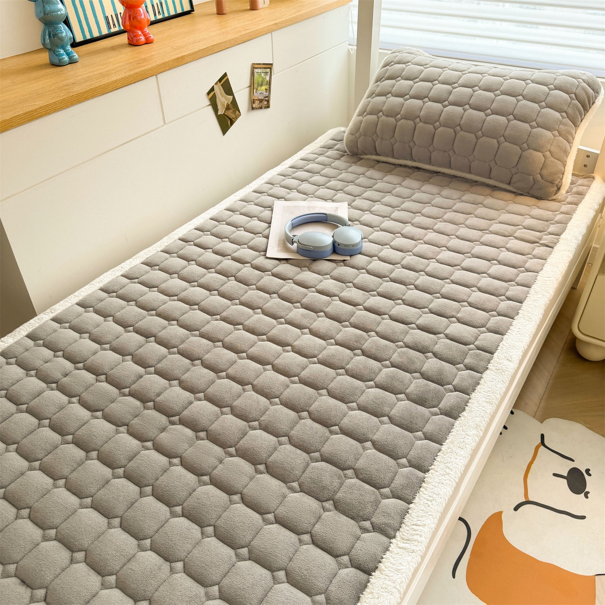 91家纺网 家纺一手货源 找家纺 雯豆家纺 雯豆2025冬季新品牛奶绒床垫床护垫学生上下铺床褥子纯色绒垫子牛奶绒床褥-深空灰