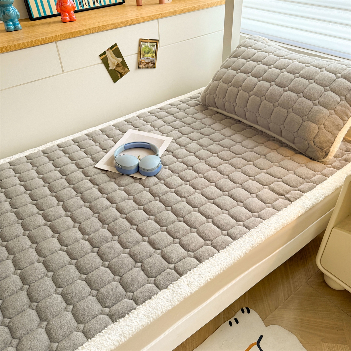 91家纺网 家纺一手货源 找家纺 雯豆家纺 雯豆2025冬季新品牛奶绒床垫床护垫学生上下铺床褥子纯色绒垫子牛奶绒床褥-深空灰