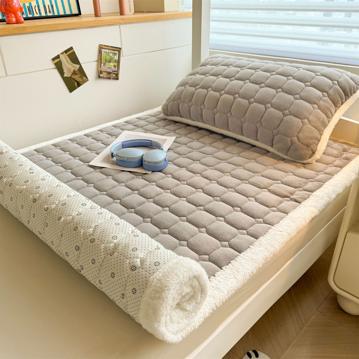 91家纺网 家纺一手货源 找家纺 雯豆家纺 雯豆2025冬季新品牛奶绒床垫床护垫学生上下铺床褥子纯色绒垫子牛奶绒床褥-深空灰