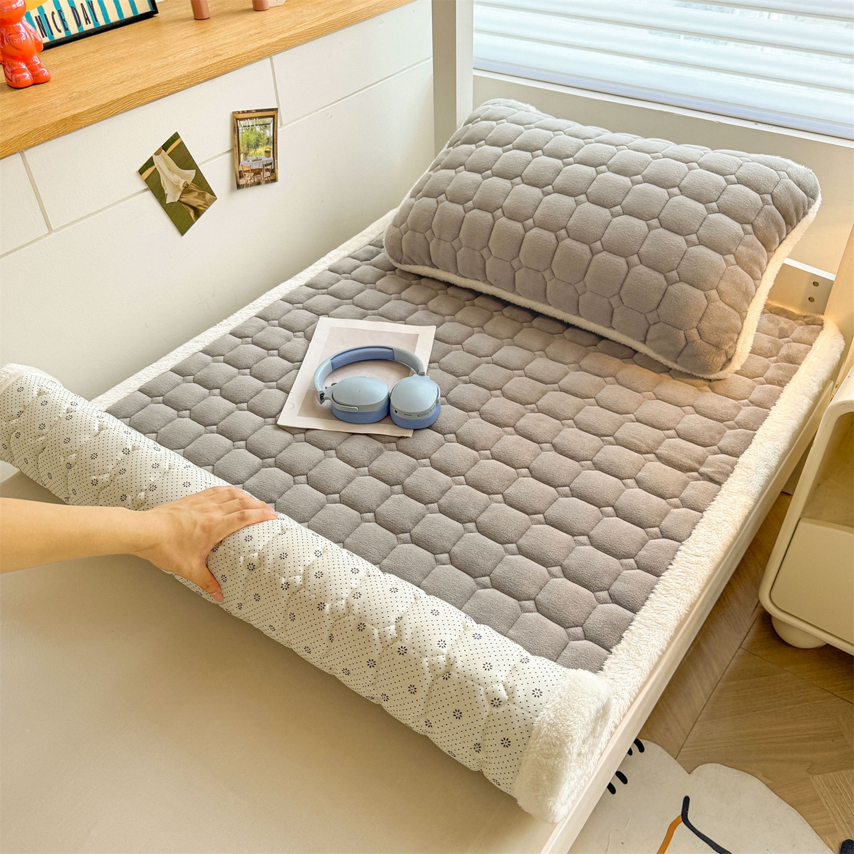 91家纺网 家纺一手货源 找家纺 雯豆家纺 雯豆2025冬季新品牛奶绒床垫床护垫学生上下铺床褥子纯色绒垫子牛奶绒床褥-深空灰