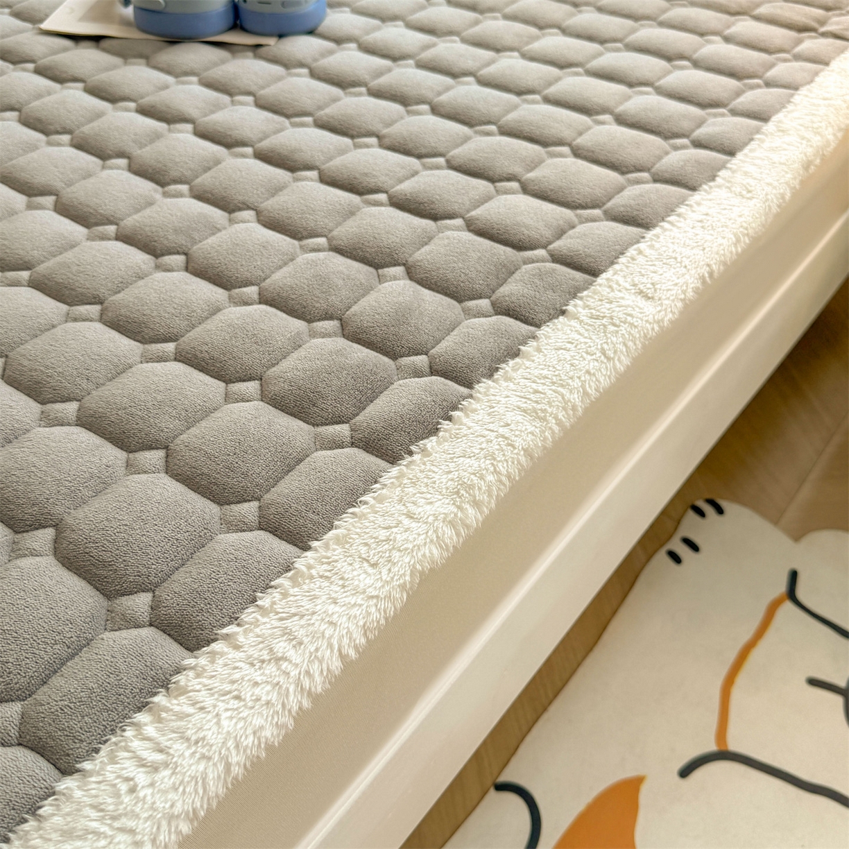 91家纺网 家纺一手货源 找家纺 雯豆家纺 雯豆2025冬季新品牛奶绒床垫床护垫学生上下铺床褥子纯色绒垫子牛奶绒床褥-深空灰