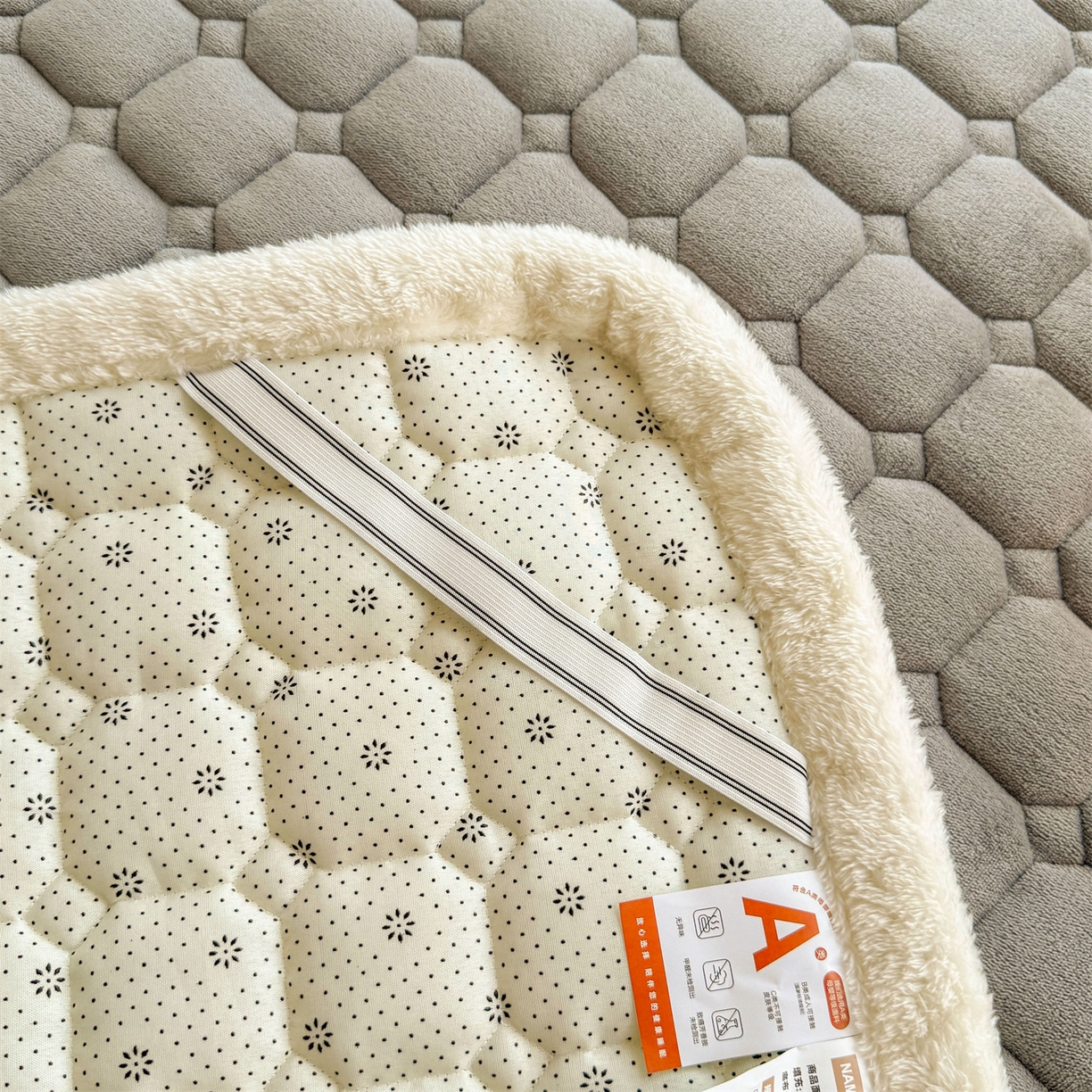 91家纺网 家纺一手货源 找家纺 雯豆家纺 雯豆2025冬季新品牛奶绒床垫床护垫学生上下铺床褥子纯色绒垫子牛奶绒床褥-深空灰