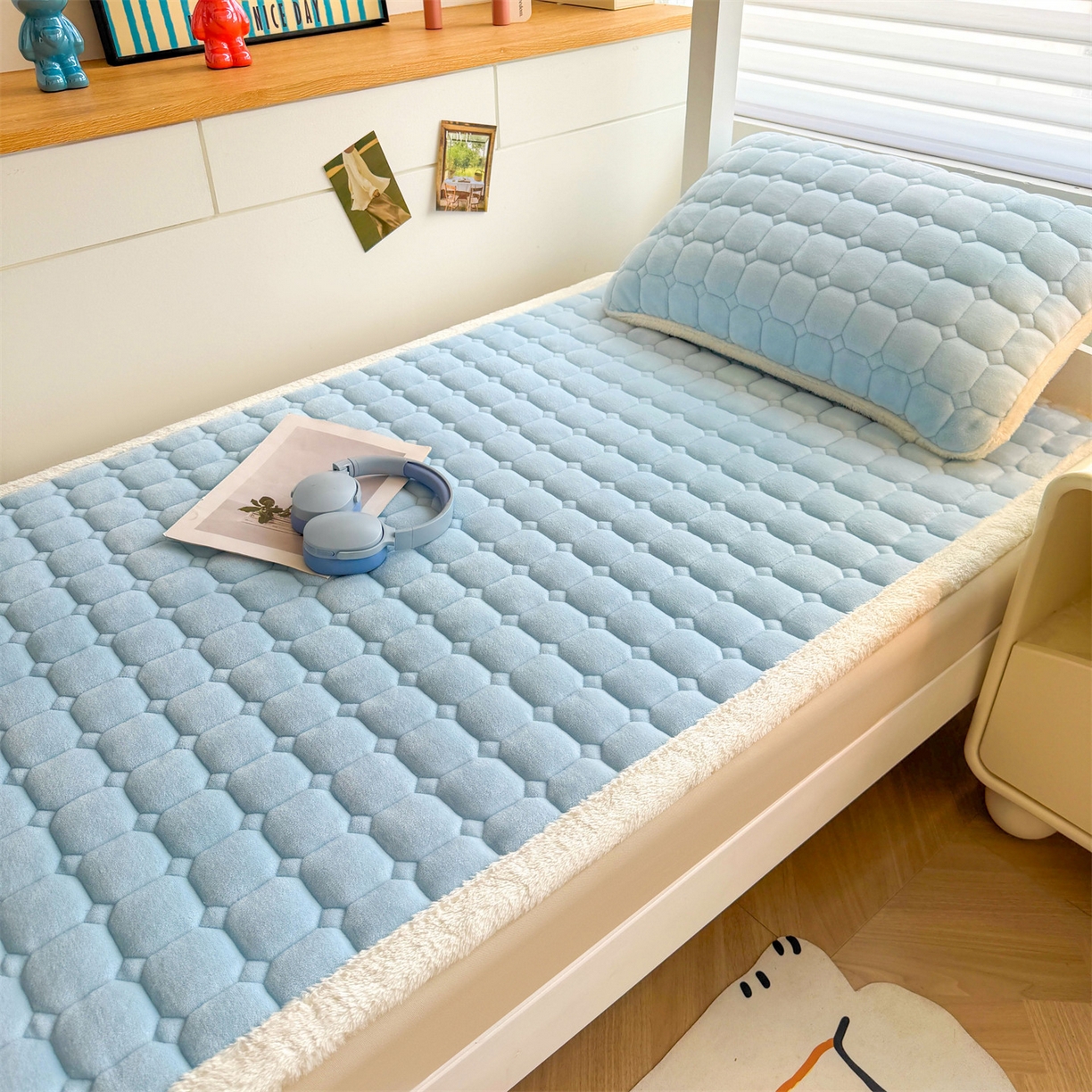 91家纺网 家纺一手货源 找家纺 雯豆家纺 雯豆2025冬季新品牛奶绒床垫床护垫学生上下铺床褥子纯色绒垫子牛奶绒床褥-天蓝