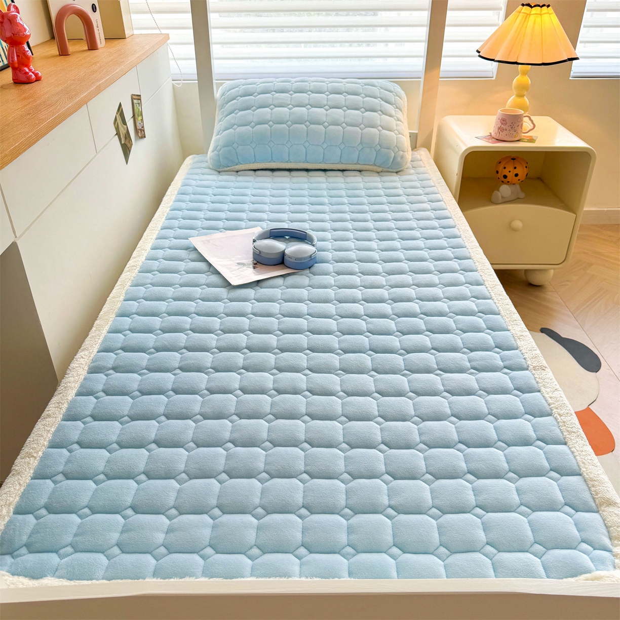 91家纺网 家纺一手货源 找家纺 雯豆家纺 雯豆2025冬季新品牛奶绒床垫床护垫学生上下铺床褥子纯色绒垫子牛奶绒床褥-天蓝