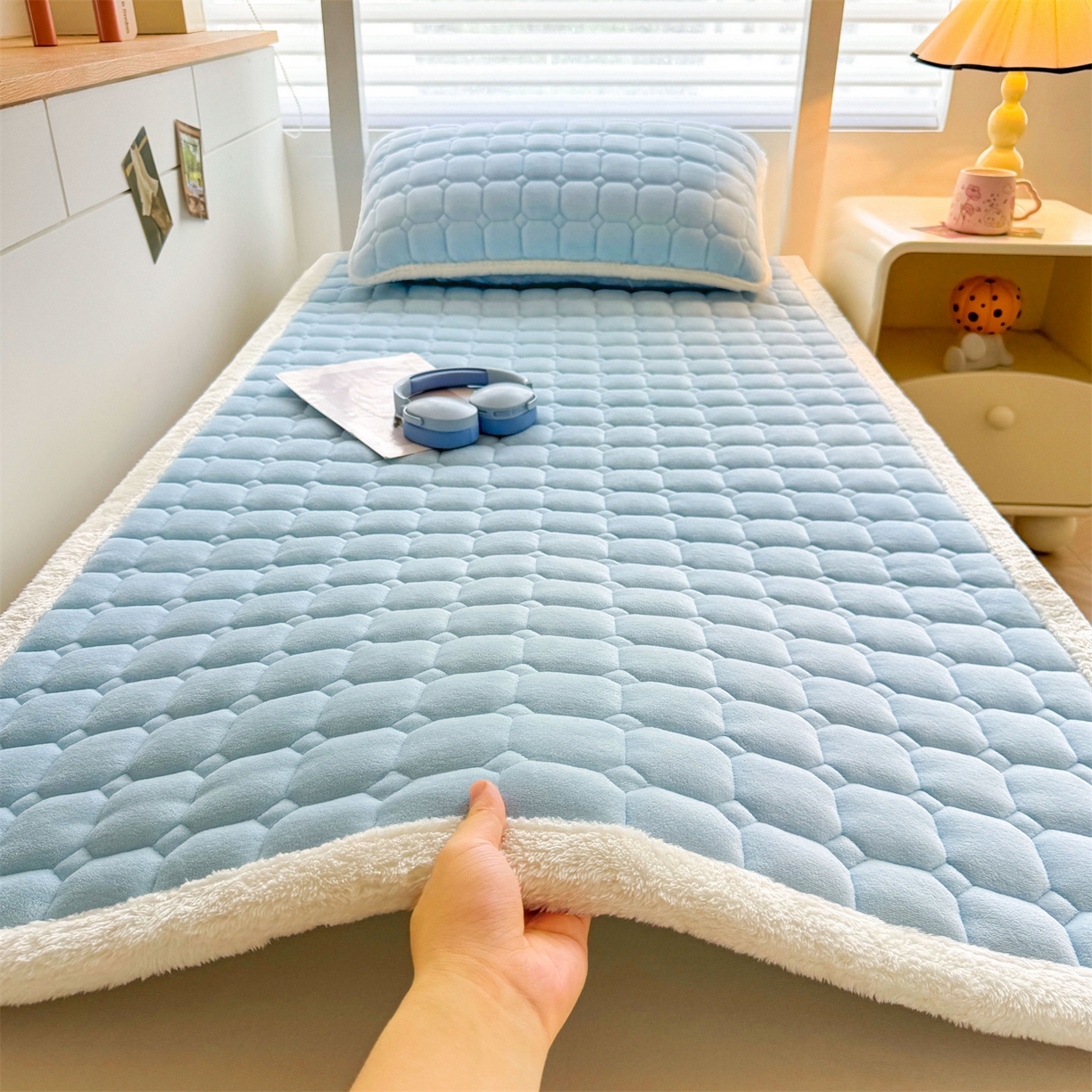 91家纺网 家纺一手货源 找家纺 雯豆家纺 雯豆2025冬季新品牛奶绒床垫床护垫学生上下铺床褥子纯色绒垫子牛奶绒床褥-天蓝