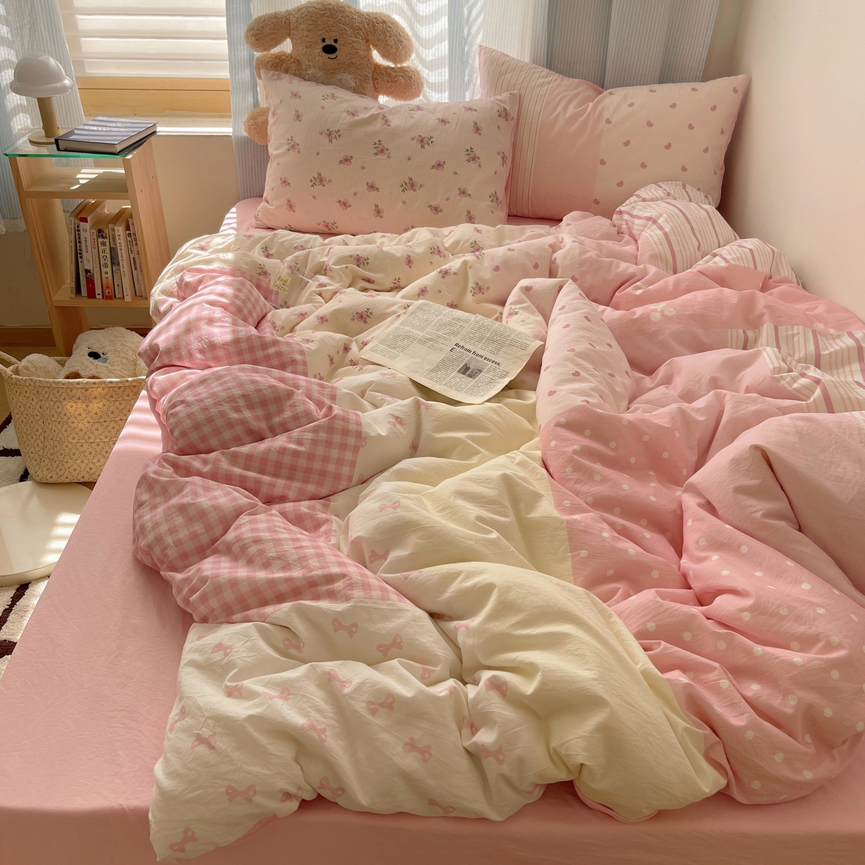 91家纺网 家纺一手货源 找家纺 轻奢坊 2025新款原创少女心拼布风数码印花水洗棉四件套 粉桃夭夭