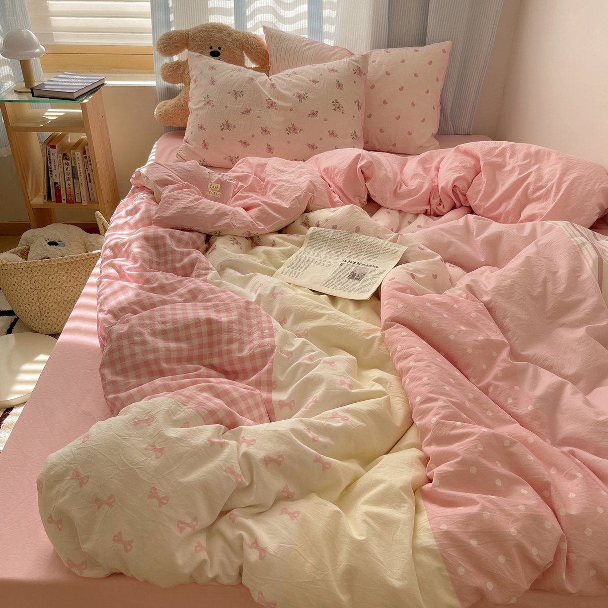 91家纺网 家纺一手货源 找家纺 轻奢坊 2025新款原创少女心拼布风数码印花水洗棉四件套 粉桃夭夭