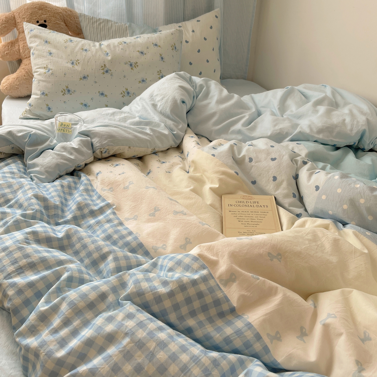 91家纺网 家纺一手货源 找家纺 轻奢坊 2025新款原创少女心拼布风数码印花水洗棉四件套 蓝色童画