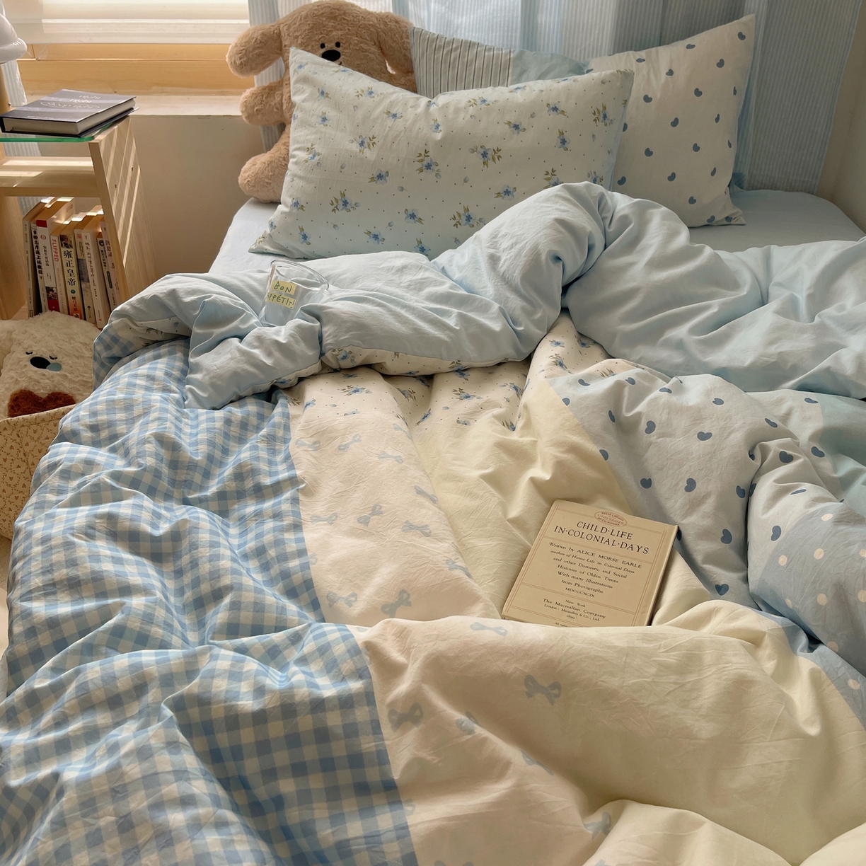 91家纺网 家纺一手货源 找家纺 轻奢坊 2025新款原创少女心拼布风数码印花水洗棉四件套 蓝色童画