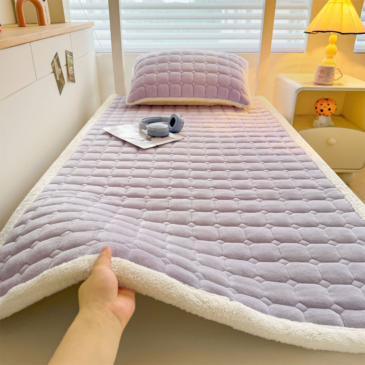 91家纺网 家纺一手货源 找家纺 雯豆家纺 雯豆2025冬季新品牛奶绒床垫床护垫学生上下铺床褥子纯色绒垫子牛奶绒床褥-雪青