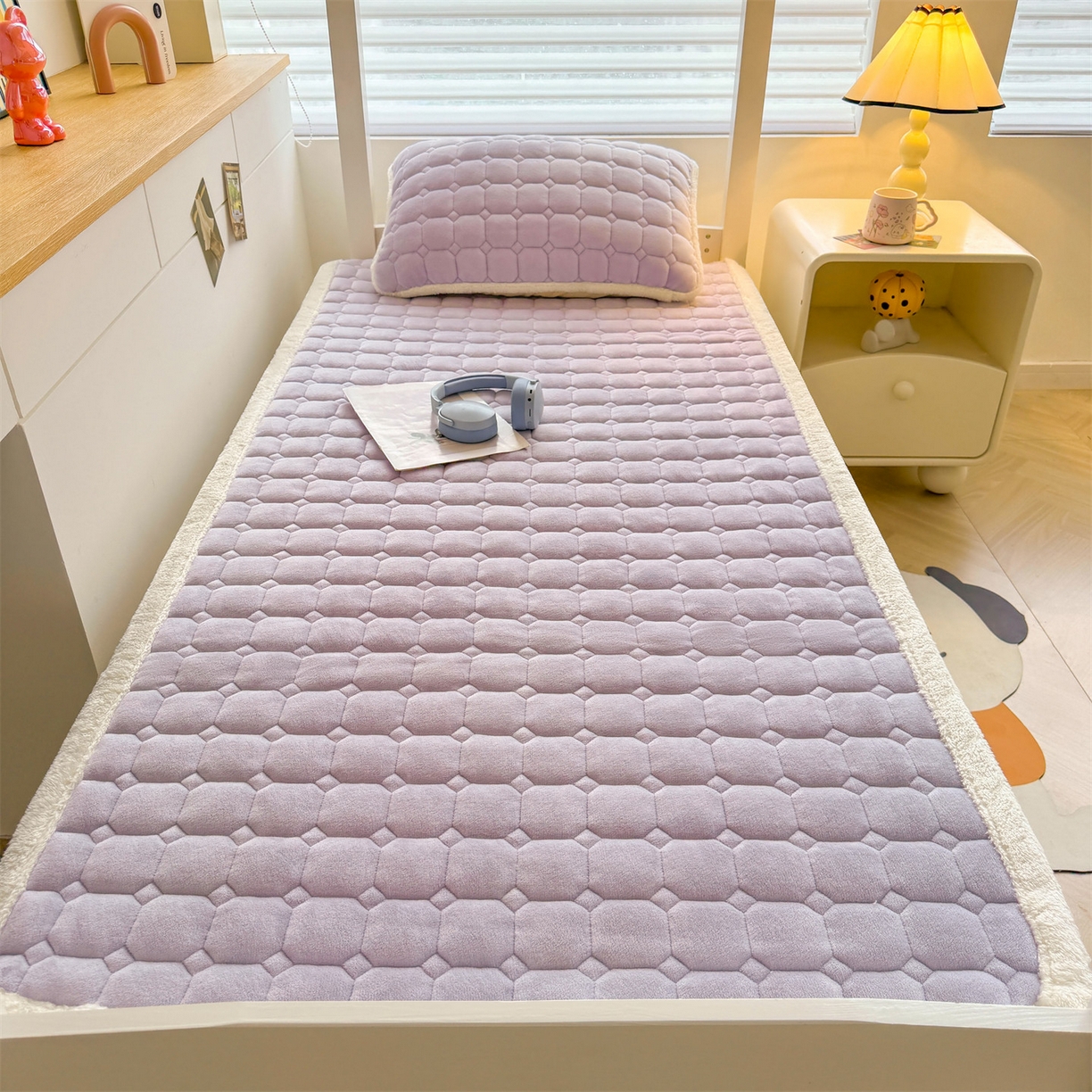 91家纺网 家纺一手货源 找家纺 雯豆家纺 雯豆2025冬季新品牛奶绒床垫床护垫学生上下铺床褥子纯色绒垫子牛奶绒床褥-雪青