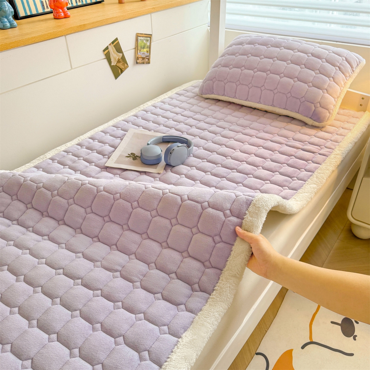 91家纺网 家纺一手货源 找家纺 雯豆家纺 雯豆2025冬季新品牛奶绒床垫床护垫学生上下铺床褥子纯色绒垫子牛奶绒床褥-雪青