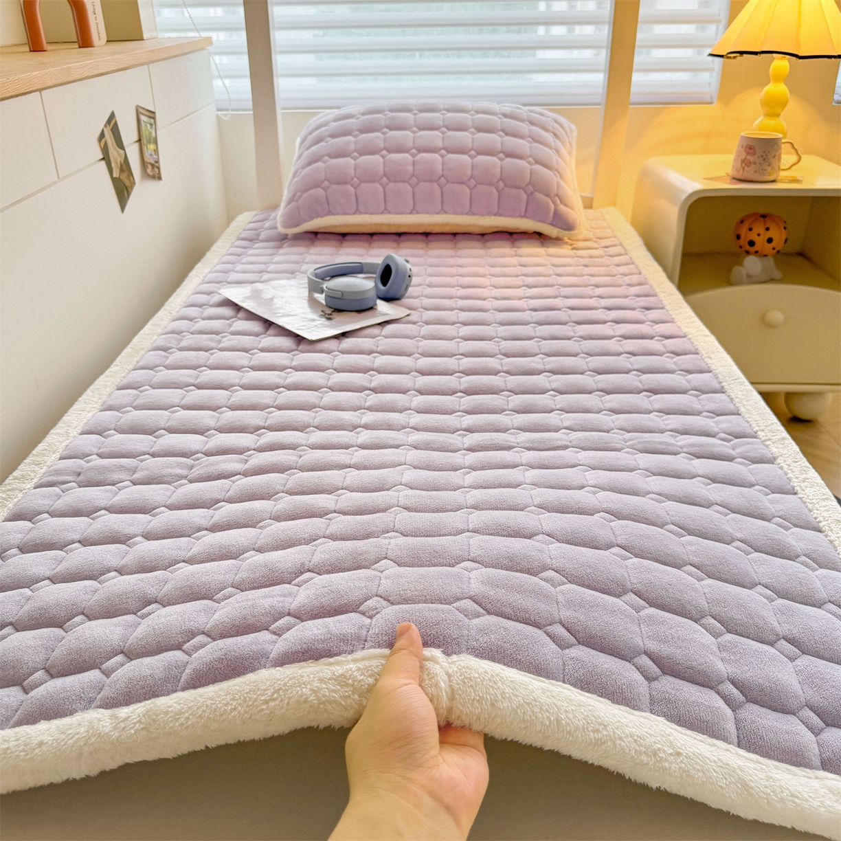 91家纺网 家纺一手货源 找家纺 雯豆家纺 雯豆2025冬季新品牛奶绒床垫床护垫学生上下铺床褥子纯色绒垫子牛奶绒床褥-雪青