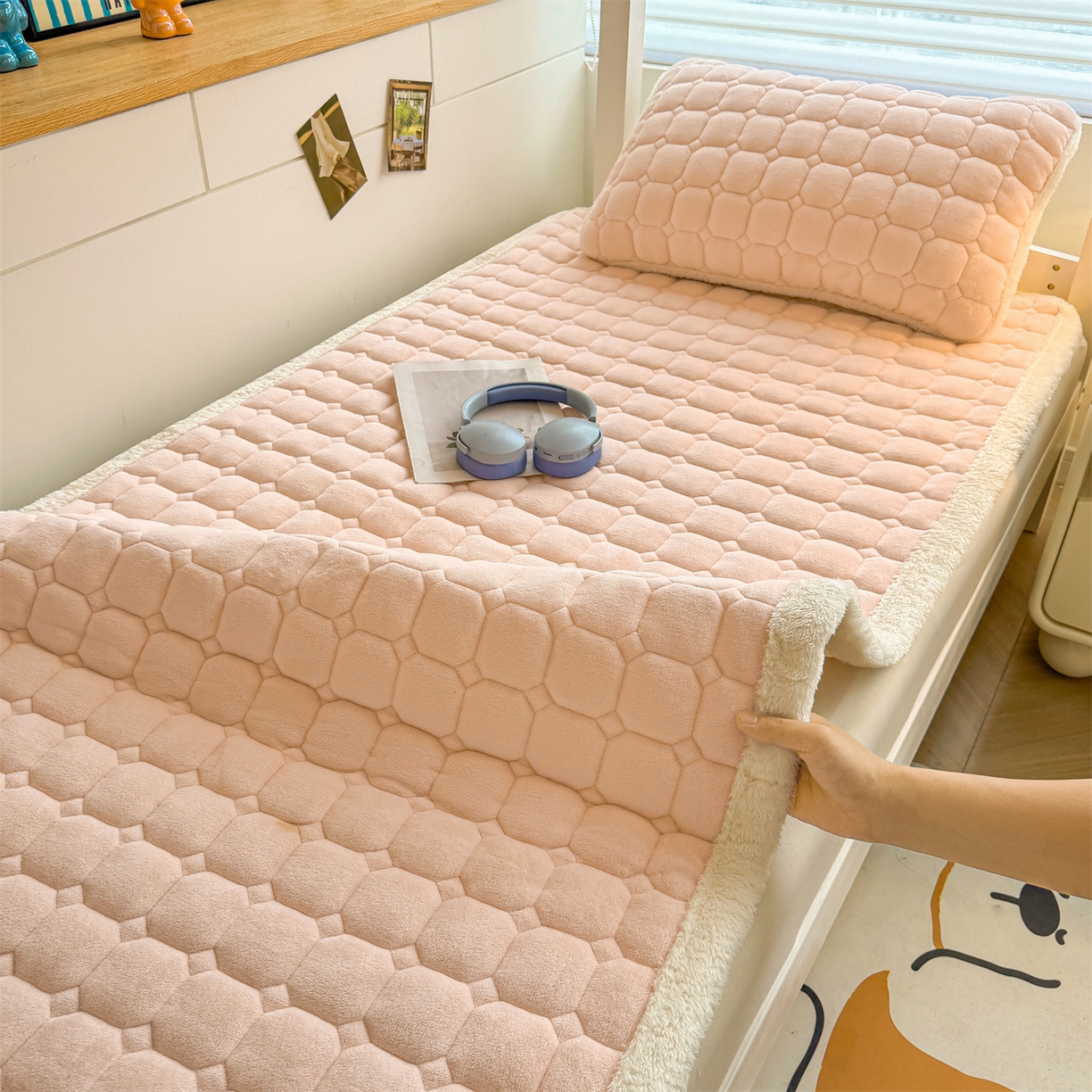 91家纺网 家纺一手货源 找家纺 雯豆家纺 雯豆2025冬季新品牛奶绒床垫床护垫学生上下铺床褥子纯色绒垫子牛奶绒床褥-玉颜粉