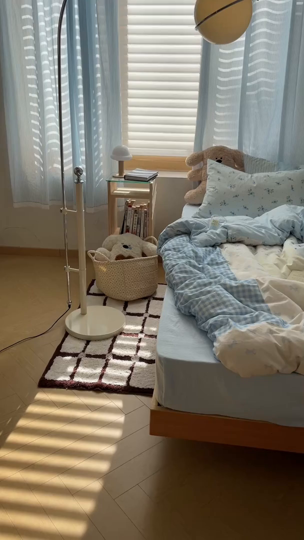 91家纺网 家纺一手货源 找家纺 轻奢坊 2025新款原创少女心拼布风数码印花水洗棉四件套 蓝色童画