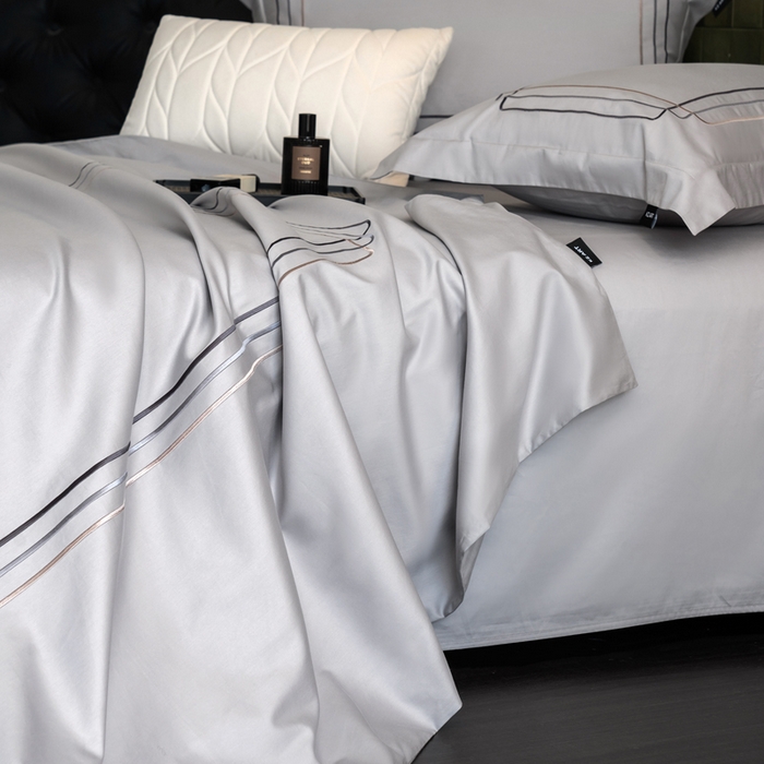 91家纺网 家纺一手货源 找家纺 卡姿家纺 2025秋冬60支长绒棉意式轻奢刺绣四件套-菲克 菲克灰