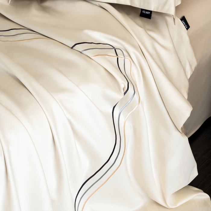 91家纺网 家纺一手货源 找家纺 卡姿家纺 2025秋冬60支长绒棉意式轻奢刺绣四件套-菲克 菲克奶油白