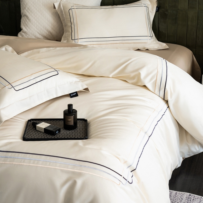 91家纺网 家纺一手货源 找家纺 卡姿家纺 2025秋冬60支长绒棉意式轻奢刺绣四件套-菲克 菲克奶油白