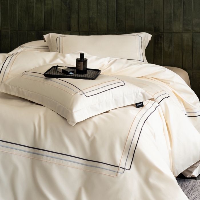 91家纺网 家纺一手货源 找家纺 卡姿家纺 2025秋冬60支长绒棉意式轻奢刺绣四件套-菲克 菲克奶油白