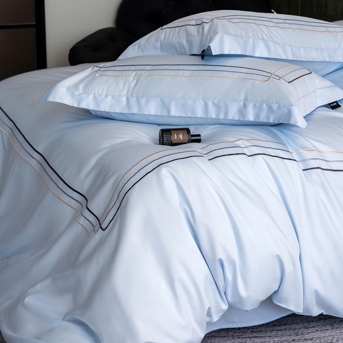 91家纺网 家纺一手货源 找家纺 卡姿家纺 2025秋冬60支长绒棉意式轻奢刺绣四件套-菲克 菲克蓝