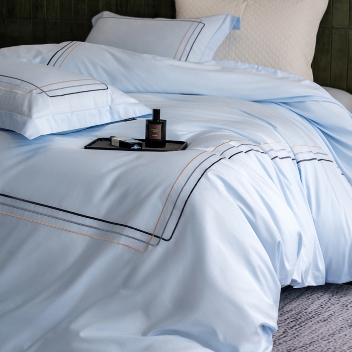 91家纺网 家纺一手货源 找家纺 卡姿家纺 2025秋冬60支长绒棉意式轻奢刺绣四件套-菲克 菲克蓝