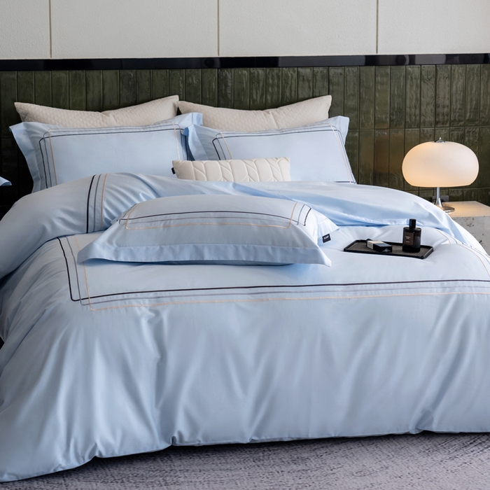 91家纺网 家纺一手货源 找家纺 卡姿家纺 2025秋冬60支长绒棉意式轻奢刺绣四件套-菲克 菲克蓝