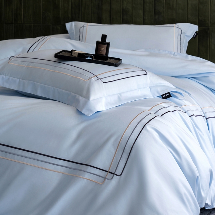 91家纺网 家纺一手货源 找家纺 卡姿家纺 2025秋冬60支长绒棉意式轻奢刺绣四件套-菲克 菲克蓝