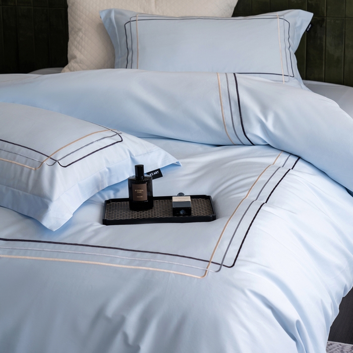 91家纺网 家纺一手货源 找家纺 卡姿家纺 2025秋冬60支长绒棉意式轻奢刺绣四件套-菲克 菲克蓝